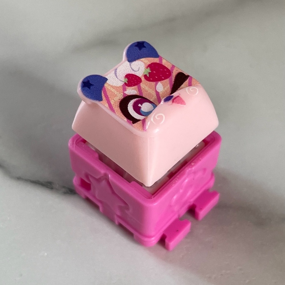 CLICKEEZ - Strawberry Treats - @BerryWafflz